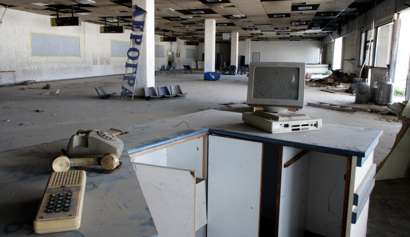 Illustration for article titled Las imágenes más desoladoras de aeropuertos abandonados